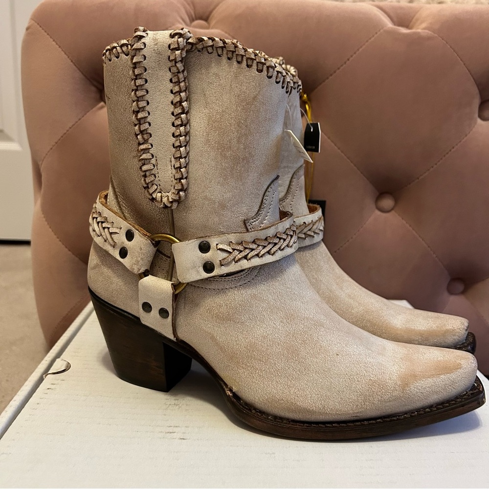Cleo + Wolf Willow Bon Leather Western Harness Boots Women's 8B Beige / Sand NEW